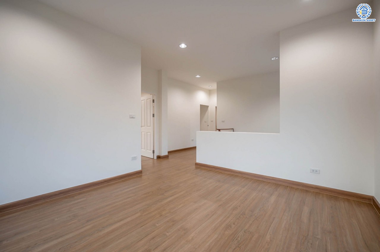 บ้านมือสองตกแต่งใหม่ โครงการ เพอร์เฟคเพลส ราชพฤกษ์ หลังมุม! รองรับทุกการใช้งาน บนเนื้อที่กว้างถึง 61.8 ตร.ว. พื้นที่ใช้สอย 198 ตร.ม. พร้อมฟังก์ชัน 3 ห้องนอน 3 ห้องน้ำ จอดรถได้ 2 คัน บ้านคุณภาพดี บนทำเลติดถนนราชพฤกษ์ เชื่อมต่อถนนรัตนาธิเบศร์ ใกล้รถไฟฟ้าสายสีม่วง “สถานีบางรักน้อยท่าอิฐ” จุดขึ้นทางด่วน "กาญจนาภิเษก" และเซ็นทรัลรัตนาธิเบศร์